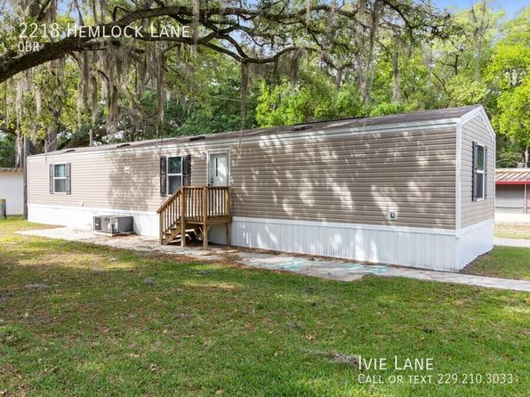 2218 Hemlock Ln