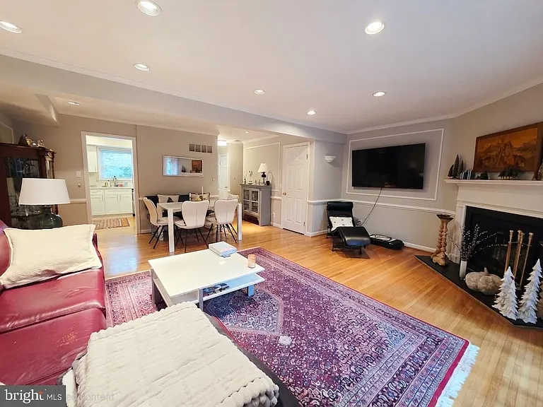 7629 Tiverton Dr — Photo 7