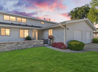 1104 Taunton Ct, Schaumburg, IL 60193