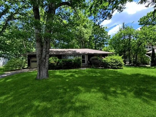 33 Summit Drive, Smithtown, NY 11787