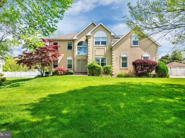 3 Tucker Ct, Laurel Springs, NJ 08021