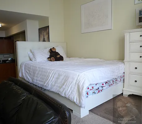 Rented by New York Residence | media 25