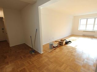 6561 Saunders St APT 8I, Rego Park, NY 11374