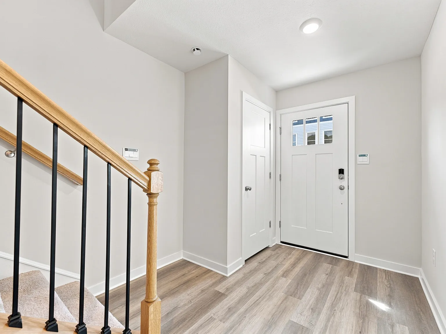 4 bed, 2.5 bath, 1760 sqft, $3,100 — Photo 2