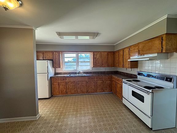 2nd image of 902 Tyler Ave