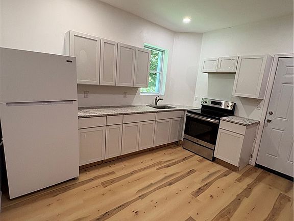 4th image of 2321 Centre Ave