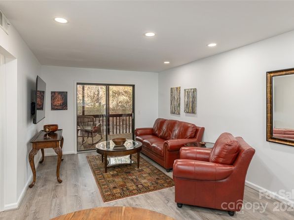 49 Lake Dr APT M3, Hendersonville, NC 28739