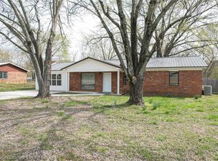 705 Pecan St, Muldrow, OK 74948