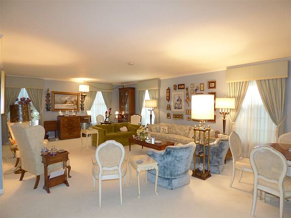 2nd image of 1302 E Croydon Ct