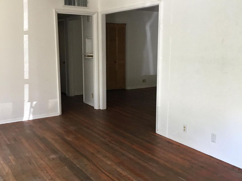 2nd image of 222 E Crestline Dr