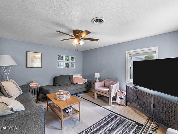 5th image of 2515 Seymour Ave