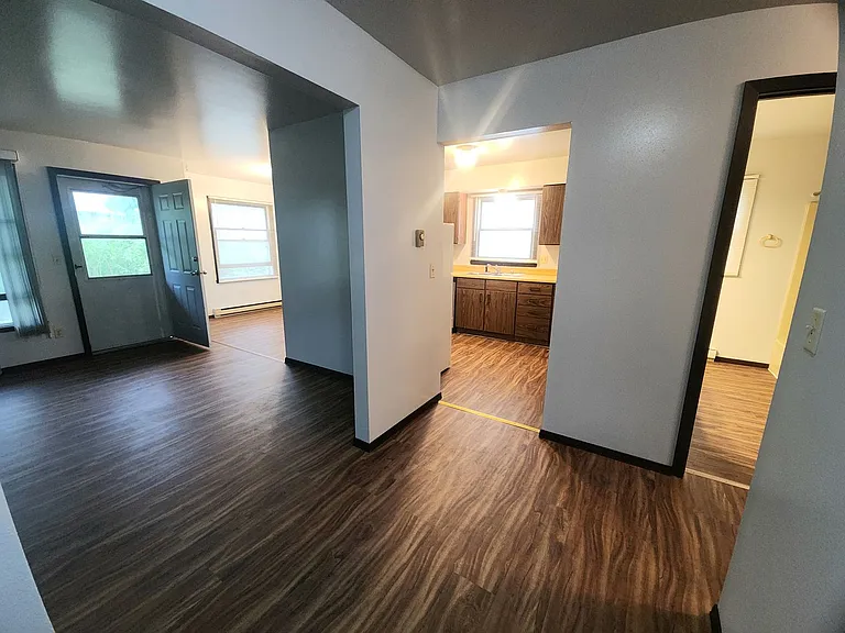 1129 Primrose Ct — Photo 3