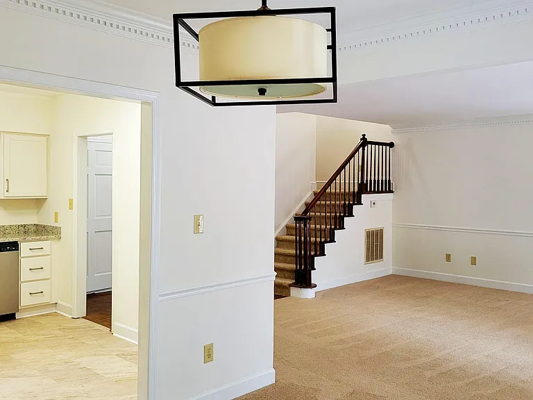 102 Wimbledon Dr — Photo 11