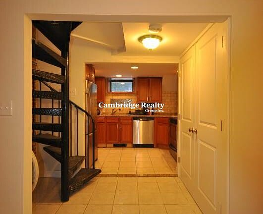 4th image of 22 Sussex St #T
