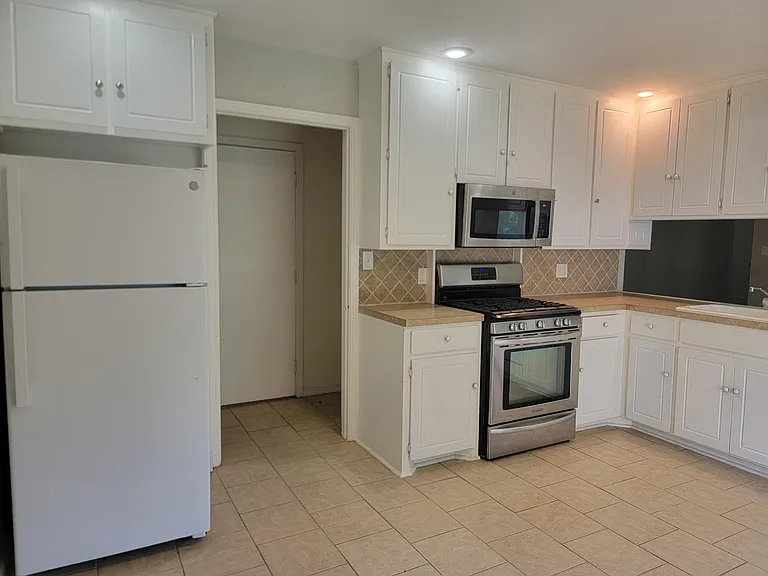 2817 Franklin Dr — Photo 4