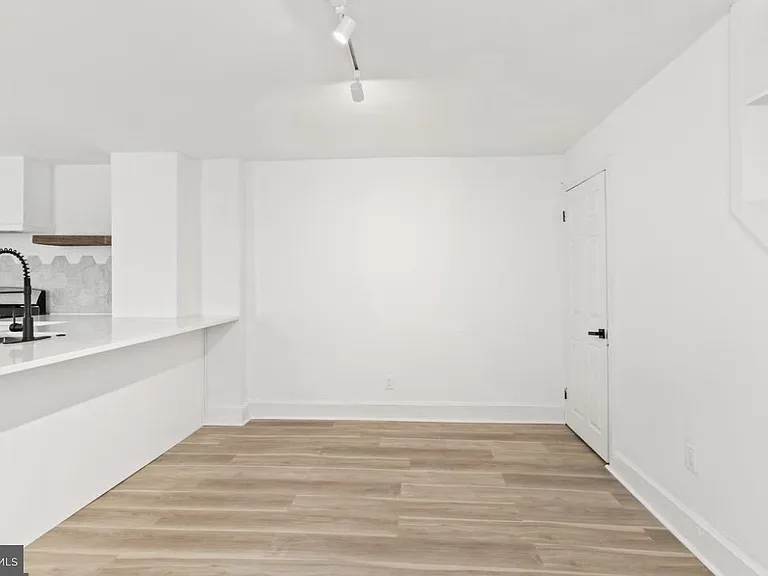 715 E Haverford Rd — Photo 5