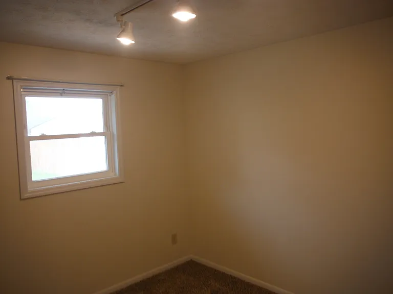 1624 Maumee Dr — Photo 6