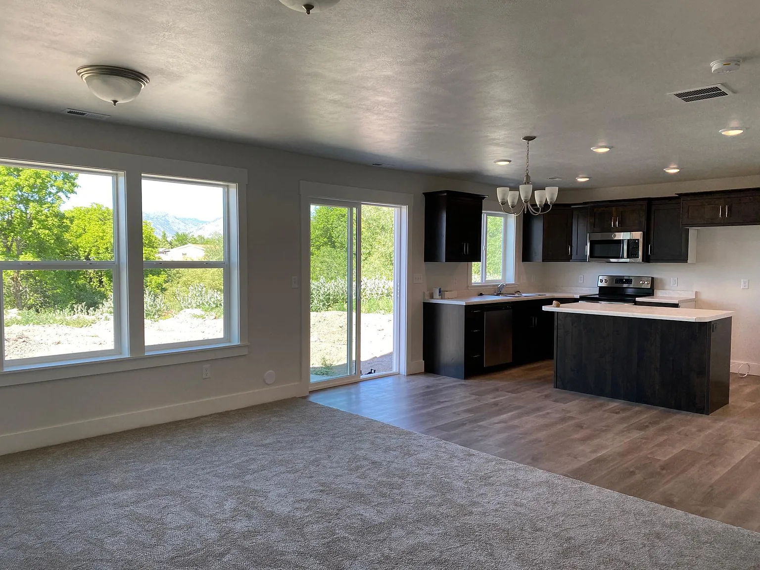 3 bed, 2.5 bath, 1500 sqft, $1,850 — Photo 3