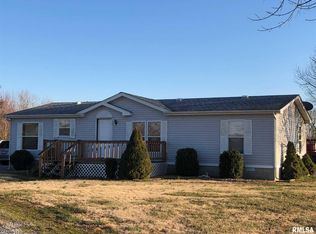 16669 E Base Line Rd, Texico, IL 62889