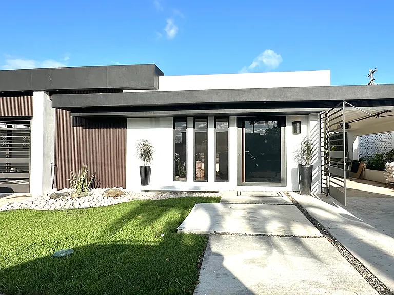 1625 Santa Eduvigis — Photo 19