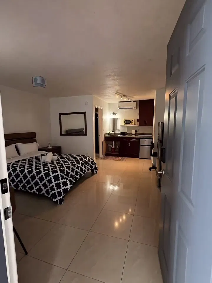 Studio, 300 sqft, $1,650 — Photo 1