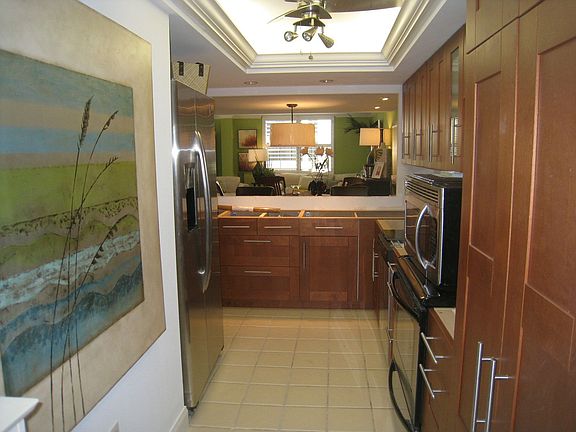 Updated Modern Kitchen with All New Cabinetry, Granite Throughout