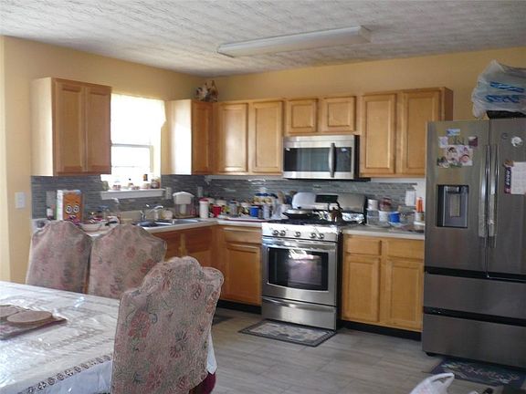 4th image of 425 Spring Head Dr