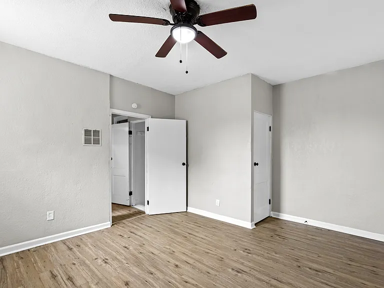 2833 Miami St — Photo 16