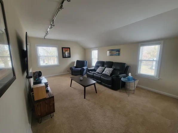 (undisclosed Address), Milwaukee, WI 53211