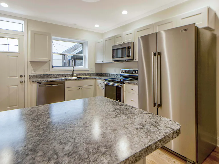 333 S Conkling St #A — Photo 6