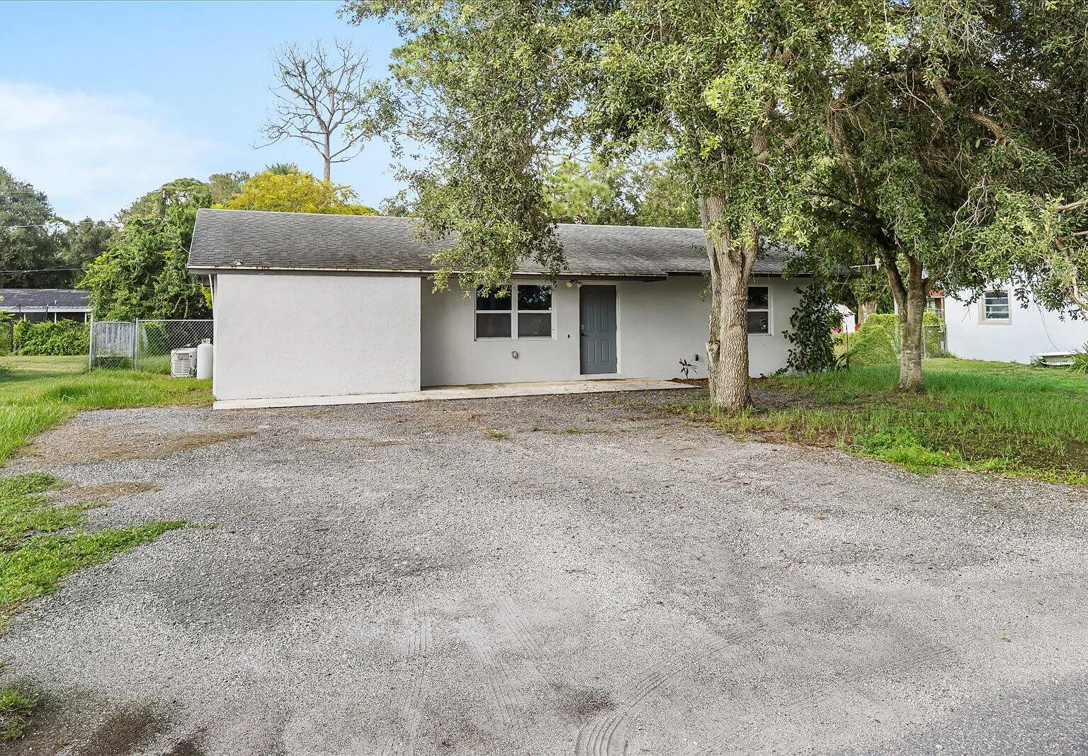 3 bed, 1.0 bath, 1188 sqft, $1,850 — Photo 2