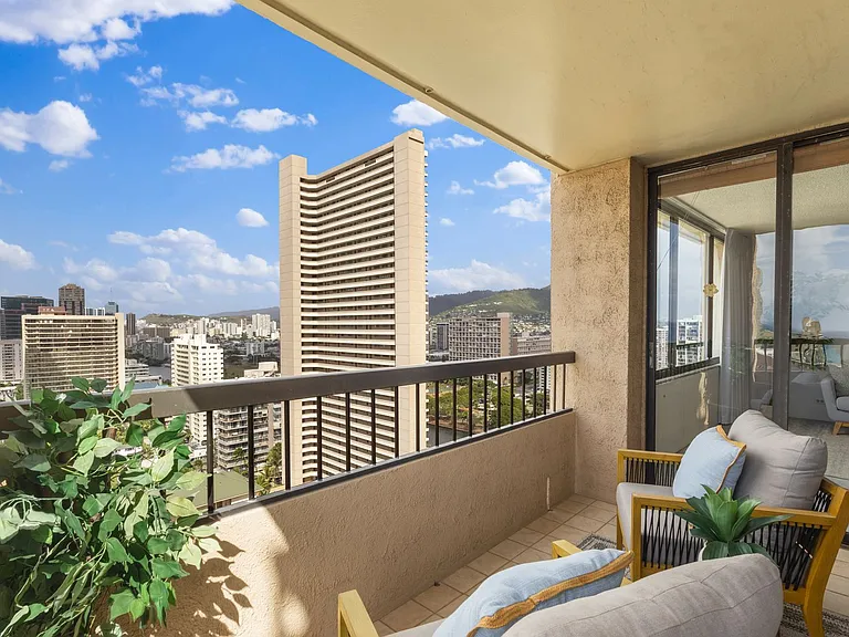 430 Lewers St #25E — Photo 3
