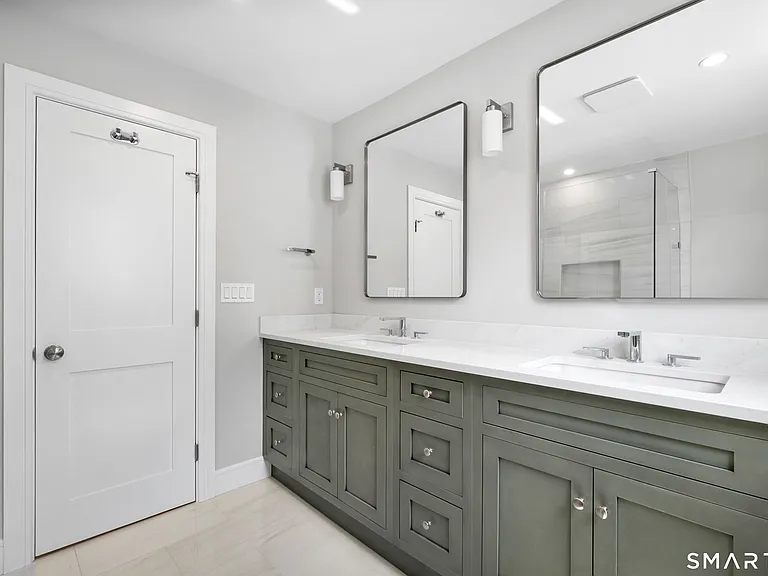 115 E Elm St — Photo 12