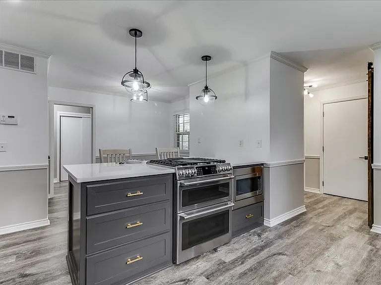 720 N Stratford Ln — Photo 4