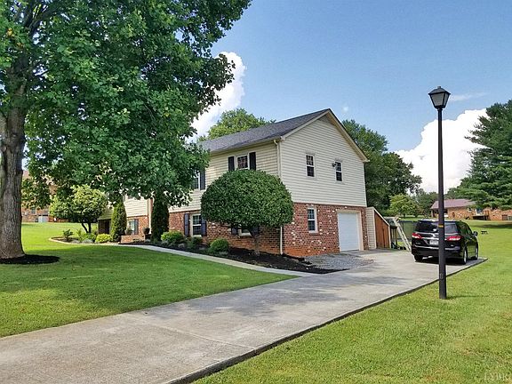 2nd image of 208 Stonehouse Dr