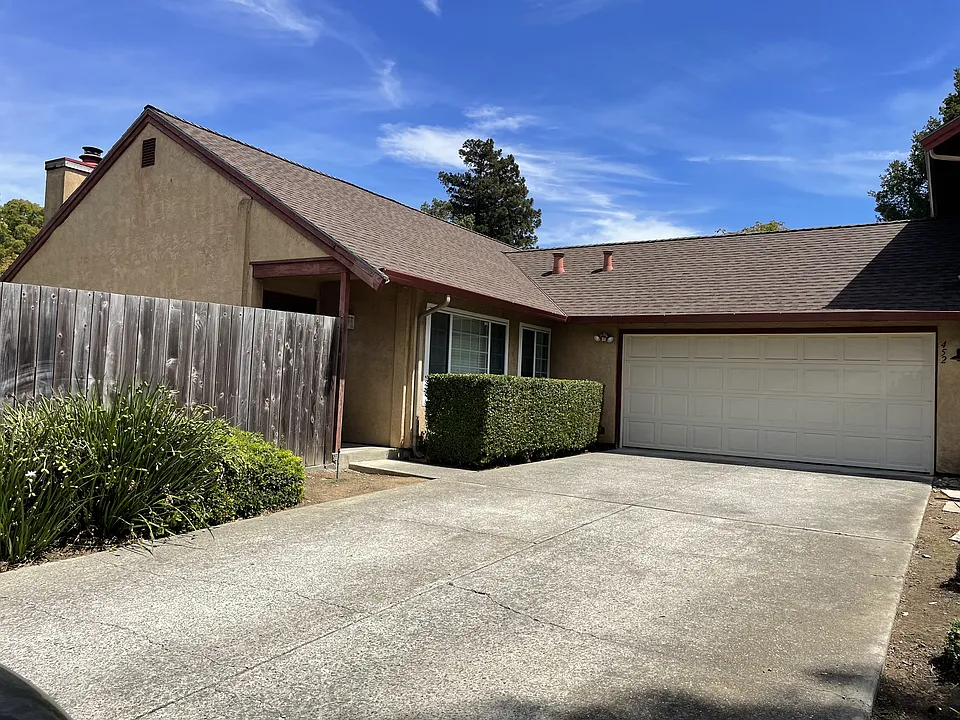 452 Heather Ct
