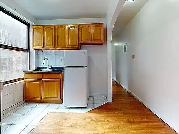 3rd image of 215 W 109th St APT 6h