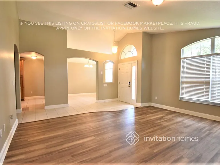 1017 Pelican Ln — Photo 2