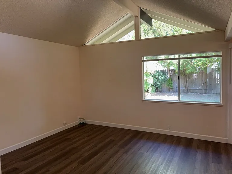 611 Isla Pl — Photo 10