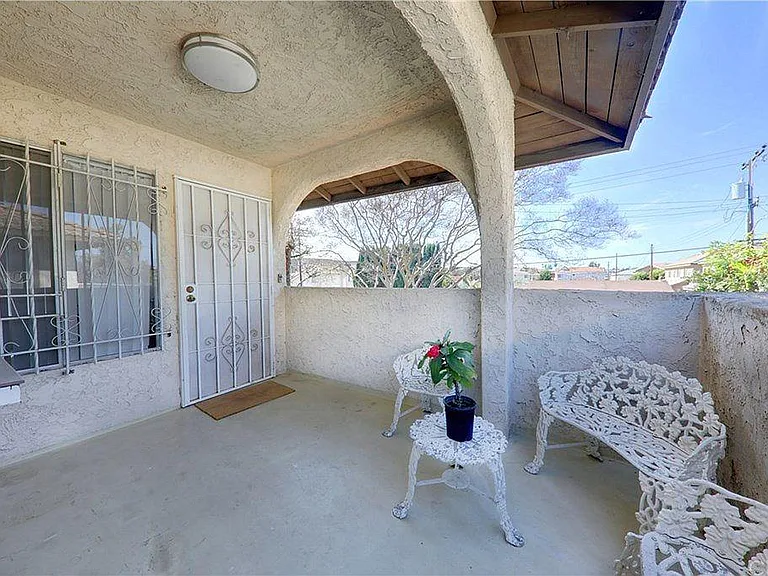 216 N Alhambra Ave — Photo 17