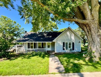 418 N Central Ave, Lacona, IA, 50139