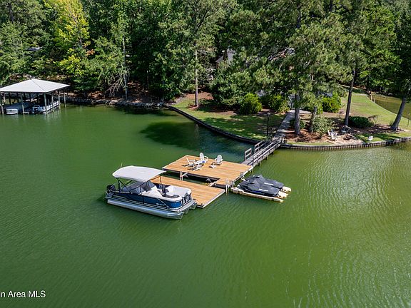 3rd image of 330 Fox Run Rd