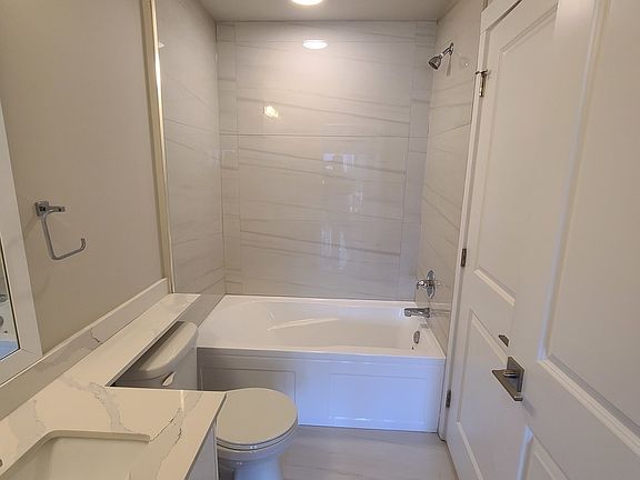 4th image of 46338 Yale Rd #603