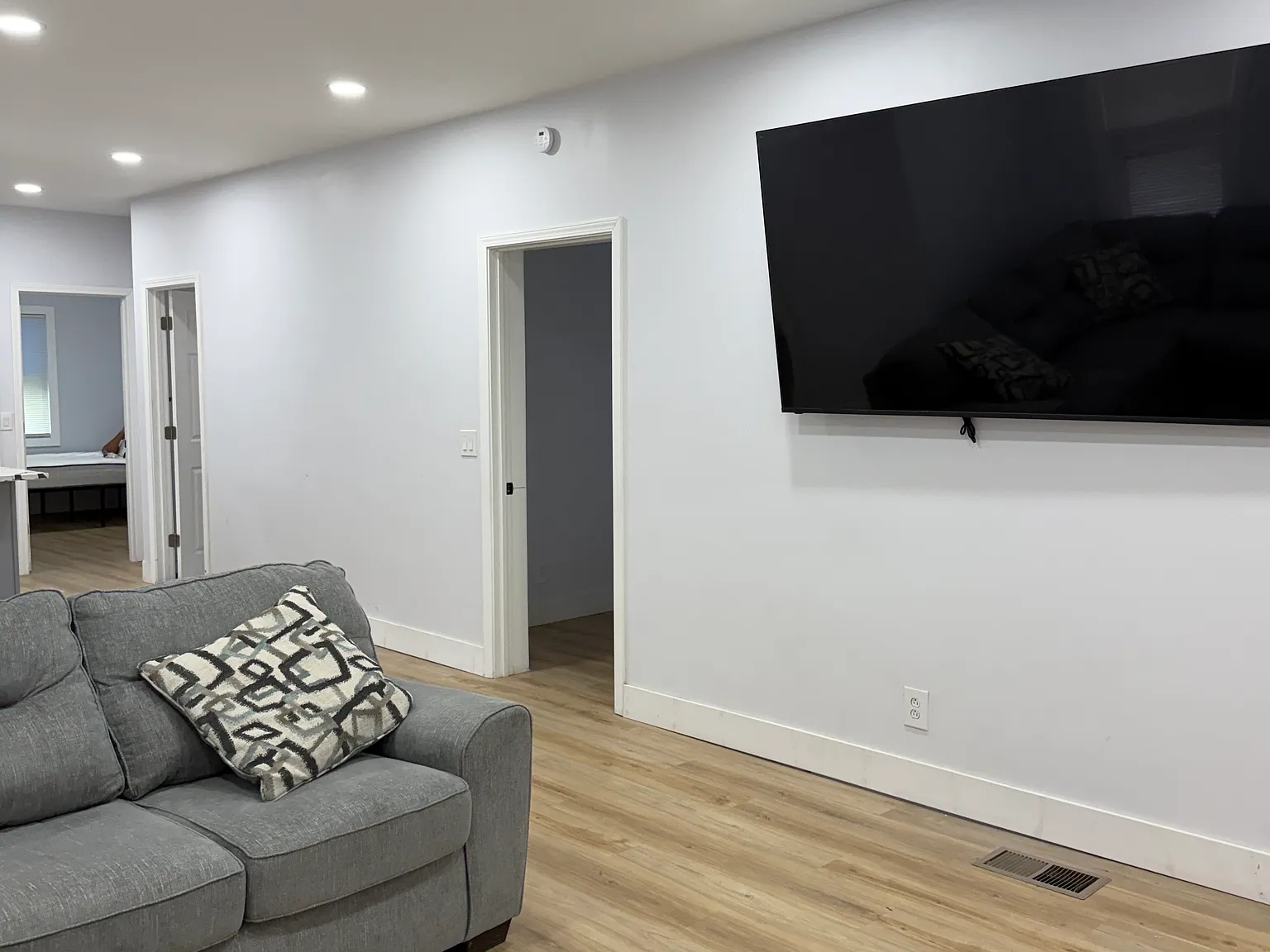 5 bed, 1500 sqft, $3,750 — Photo 4