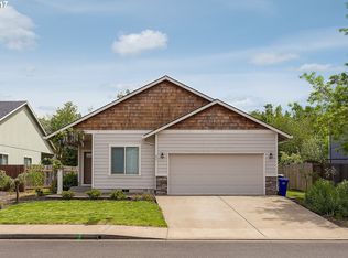 877 Rachel Ln, Molalla, OR 97038