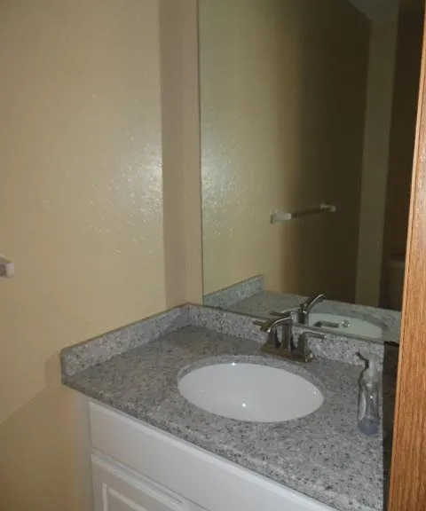 609 NE English Manor Dr #B — Photo 9
