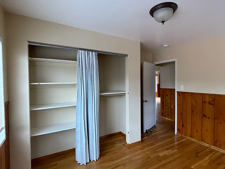 2nd bedroom with closet