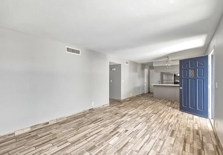 1129 N Wedgewood Cir #B — Photo 4