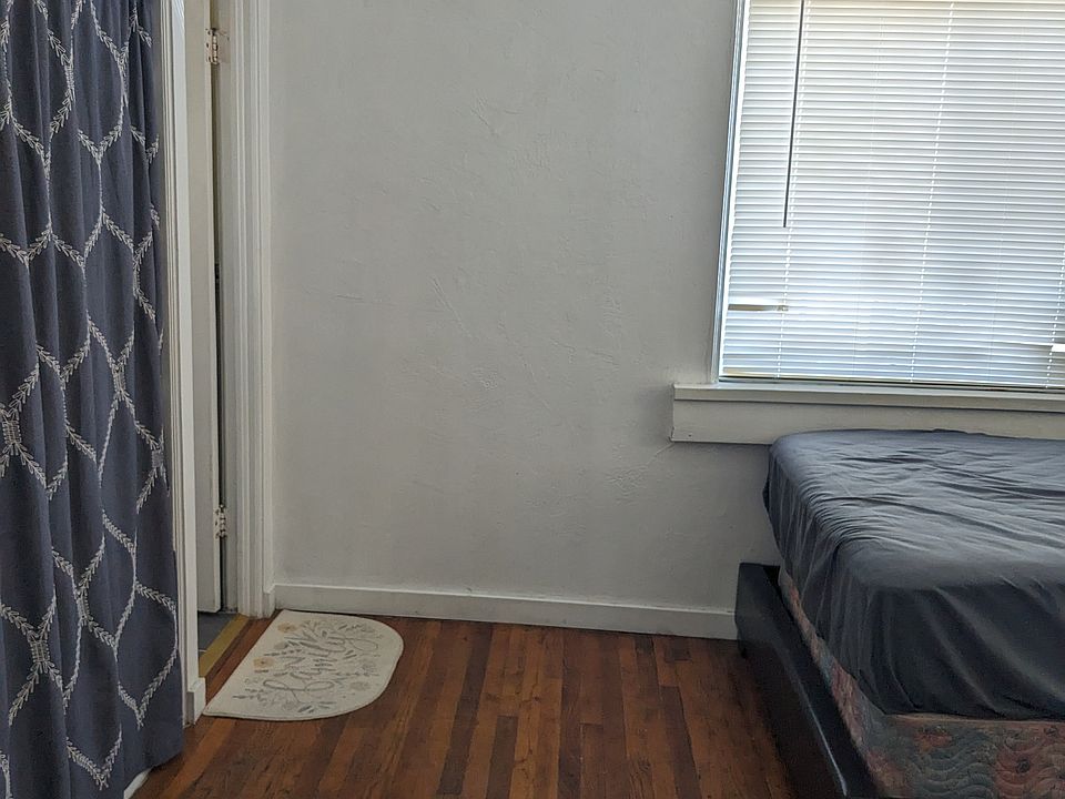 2nd image of 1125 E Elm St #A
