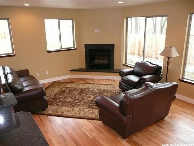 2nd image of 435 E Fisher Meadow Dr